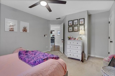 Welcome to this beautifully updated 6-bedroom, 4-bathroom home - photo 32