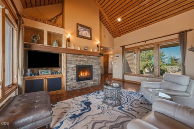 Welcome to this beautifully crafted home on the peaceful west - photo 3