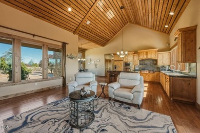 Welcome to this beautifully crafted home on the peaceful west - photo 4