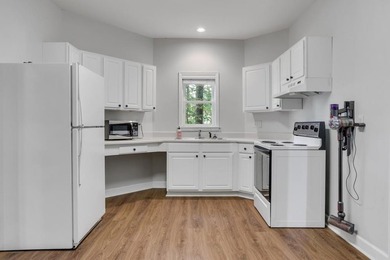 Welcome to this beautifully updated 6-bedroom, 4-bathroom home - photo 35