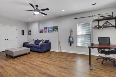 Welcome to this beautifully updated 6-bedroom, 4-bathroom home - photo 37