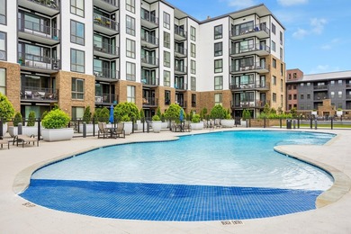 PRICED TO SELL!! This is the ideal condo-home for anyone ready - photo 39
