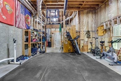 Welcome to this beautifully updated 6-bedroom, 4-bathroom home - photo 42