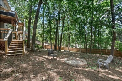 Welcome to this beautifully updated 6-bedroom, 4-bathroom home - photo 45
