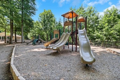 Welcome to this beautifully updated 6-bedroom, 4-bathroom home - photo 50