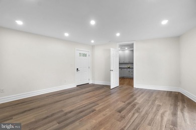 OPEN HOUSE, SUNDAY 12-2pm on July 19th - A Refreshing & Rare - photo 20