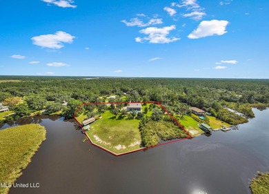 Experience the ultimate in coastal living with this stunning - photo 2