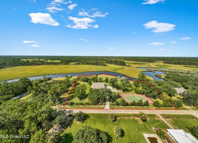 Experience the ultimate in coastal living with this stunning - photo 4