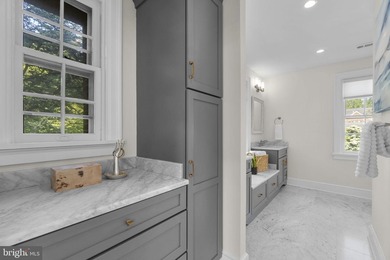 OPEN HOUSE, SUNDAY 12-2pm on July 19th - A Refreshing & Rare - photo 33