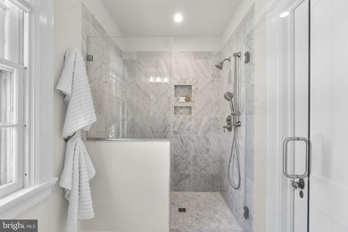 OPEN HOUSE, SUNDAY 12-2pm on July 19th - A Refreshing & Rare - photo 35