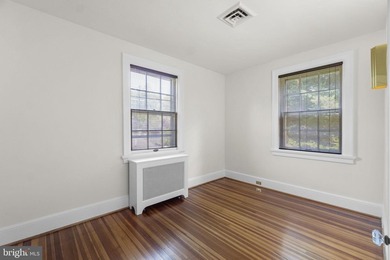 OPEN HOUSE, SUNDAY 12-2pm on July 19th - A Refreshing & Rare - photo 37