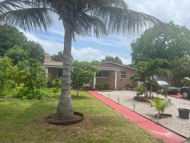 PLEASE COME AND SEE , THIS HOUSE WILL NOT BE - photo 2