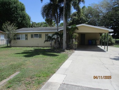 (private lake, pond, creek) Home For Sale in Okeechobee Florida