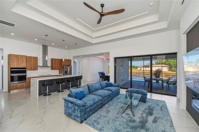 NEW AMAZING PRICE! STUNNING QUICK GULF ACCESS custom built 4/3/3 - photo 3