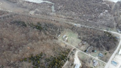 Only seconds from the Illinois River, this approximately 740 - photo 12