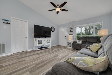 Immediate CASH FLOW and a PRIME LOCATION! This solid - photo 3