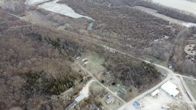 Only seconds from the Illinois River, this approximately 740 - photo 13