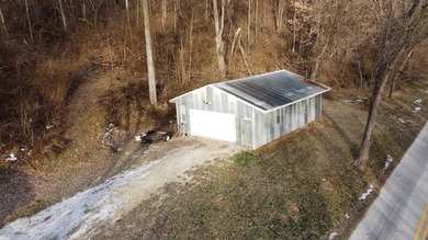 Only seconds from the Illinois River, this approximately 740 - photo 16