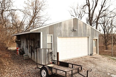 Only seconds from the Illinois River, this approximately 740 - photo 23