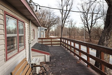 Only seconds from the Illinois River, this approximately 740 - photo 31