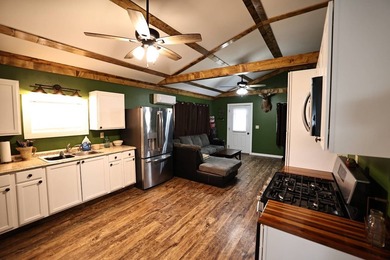 Only seconds from the Illinois River, this approximately 740 - photo 34