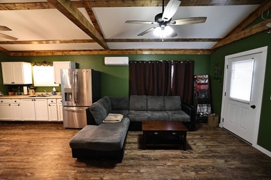 Only seconds from the Illinois River, this approximately 740 - photo 37