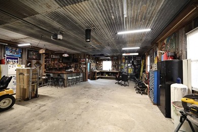 Only seconds from the Illinois River, this approximately 740 - photo 47