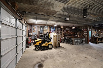 Only seconds from the Illinois River, this approximately 740 - photo 48