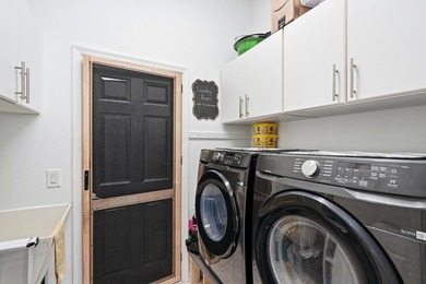 Welcome to this beautifully maintained 4 bedroom, 3 bathroom - photo 35