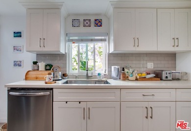 Beautifully remodeled Venice Beach triplex perfectly combines - photo 13