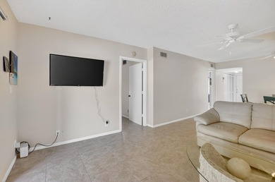 Spacious 2 bed, 2 baths condo located in the heart of Deerfield - photo 14
