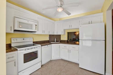Spacious 2 bed, 2 baths condo located in the heart of Deerfield - photo 16