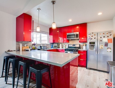 Beautifully remodeled Venice Beach triplex perfectly combines - photo 31