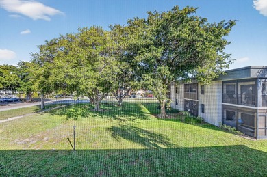 Spacious 2 bed, 2 baths condo located in the heart of Deerfield - photo 34