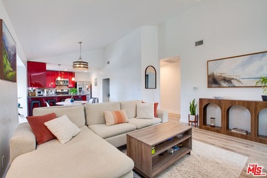 Beautifully remodeled Venice Beach triplex perfectly combines - photo 36