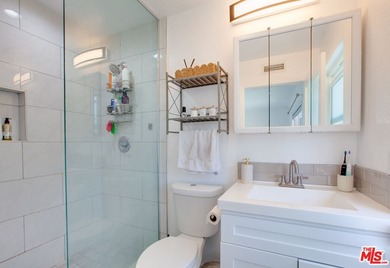 Beautifully remodeled Venice Beach triplex perfectly combines - photo 38