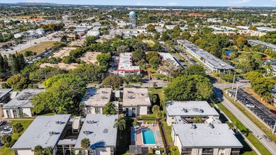 Spacious 2 bed, 2 baths condo located in the heart of Deerfield - photo 40