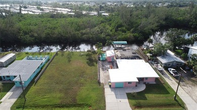 Experience this mid-century waterfront property in Punta Gorda - photo 1