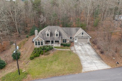 WELCOME HOME! This meticulously maintained and spacious