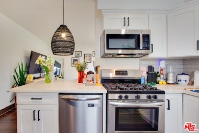 Beautifully remodeled Venice Beach triplex perfectly combines - photo 47