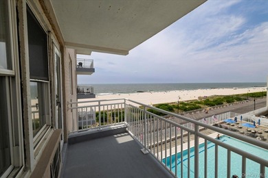 Spectacular Oceanfront 5th Floor Spacious South facing Junior 4 - photo 3
