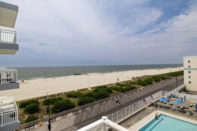 Spectacular Oceanfront 5th Floor Spacious South facing Junior 4 - photo 5