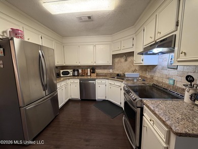 ON THE WATER in Chelsea Isle in Cobblestone. This 3 bedroom, 2 - photo 15
