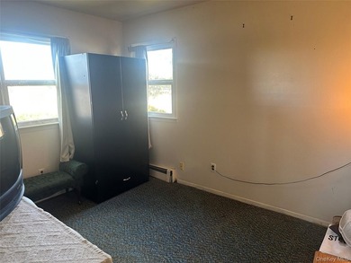 Opportunity Awaits In The Heart of Cutchogue! This 3-bedroom - photo 16
