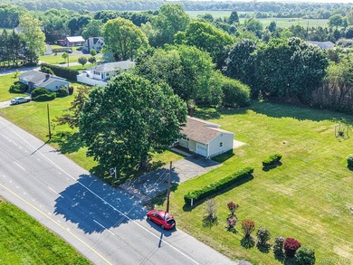 Opportunity Awaits In The Heart of Cutchogue! This 3-bedroom - photo 22
