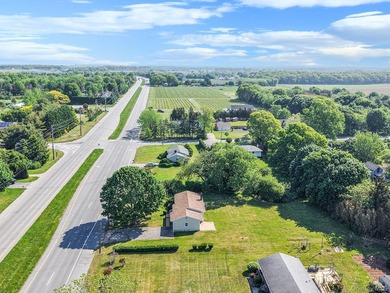 Opportunity Awaits In The Heart of Cutchogue! This 3-bedroom - photo 23