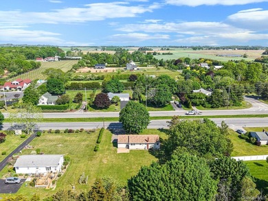 Opportunity Awaits In The Heart of Cutchogue! This 3-bedroom - photo 24