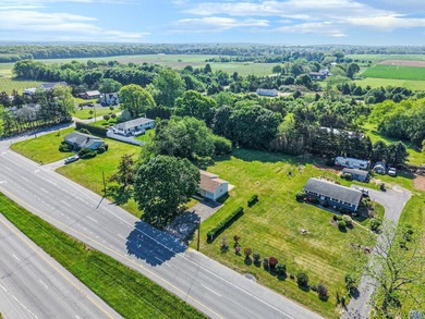 Opportunity Awaits In The Heart of Cutchogue! This 3-bedroom - photo 25