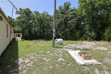 1.6 acres near Arbuckle Lake! This 3 bed, 2 bath mobile home - photo 9