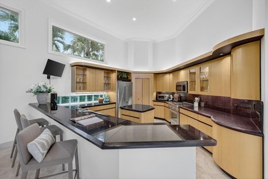 Rare opportunity to own a stunning & renovated SINGLE-LEVEL - photo 9